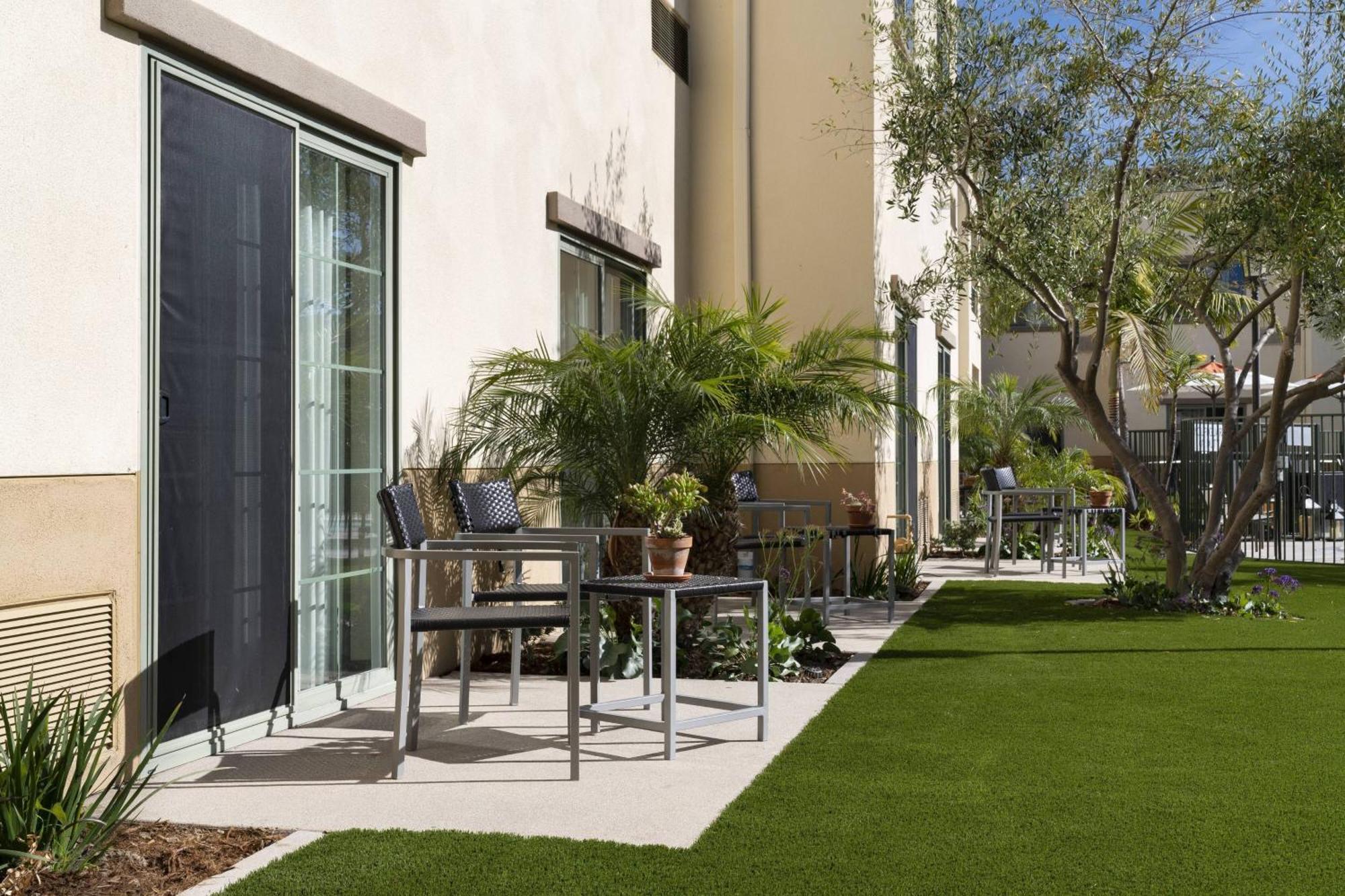 Courtyard By Marriott Santa Barbara Goleta Hotell Exteriör bild