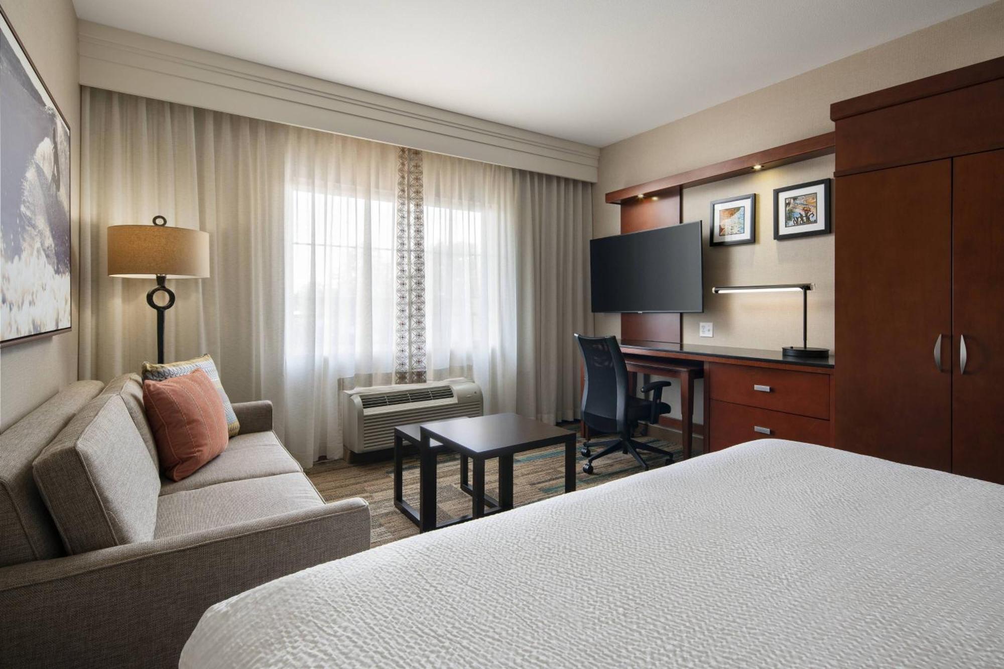 Courtyard By Marriott Santa Barbara Goleta Hotell Exteriör bild