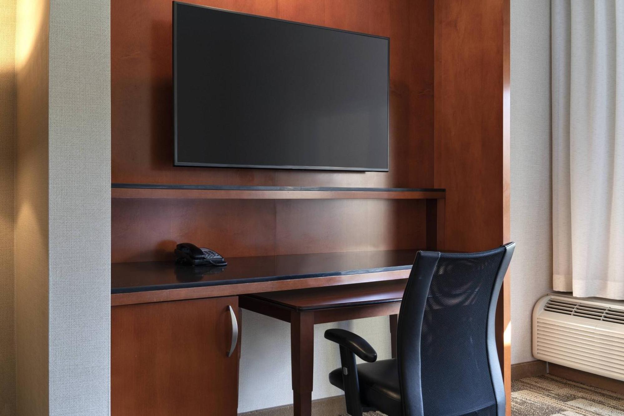 Courtyard By Marriott Santa Barbara Goleta Hotell Exteriör bild