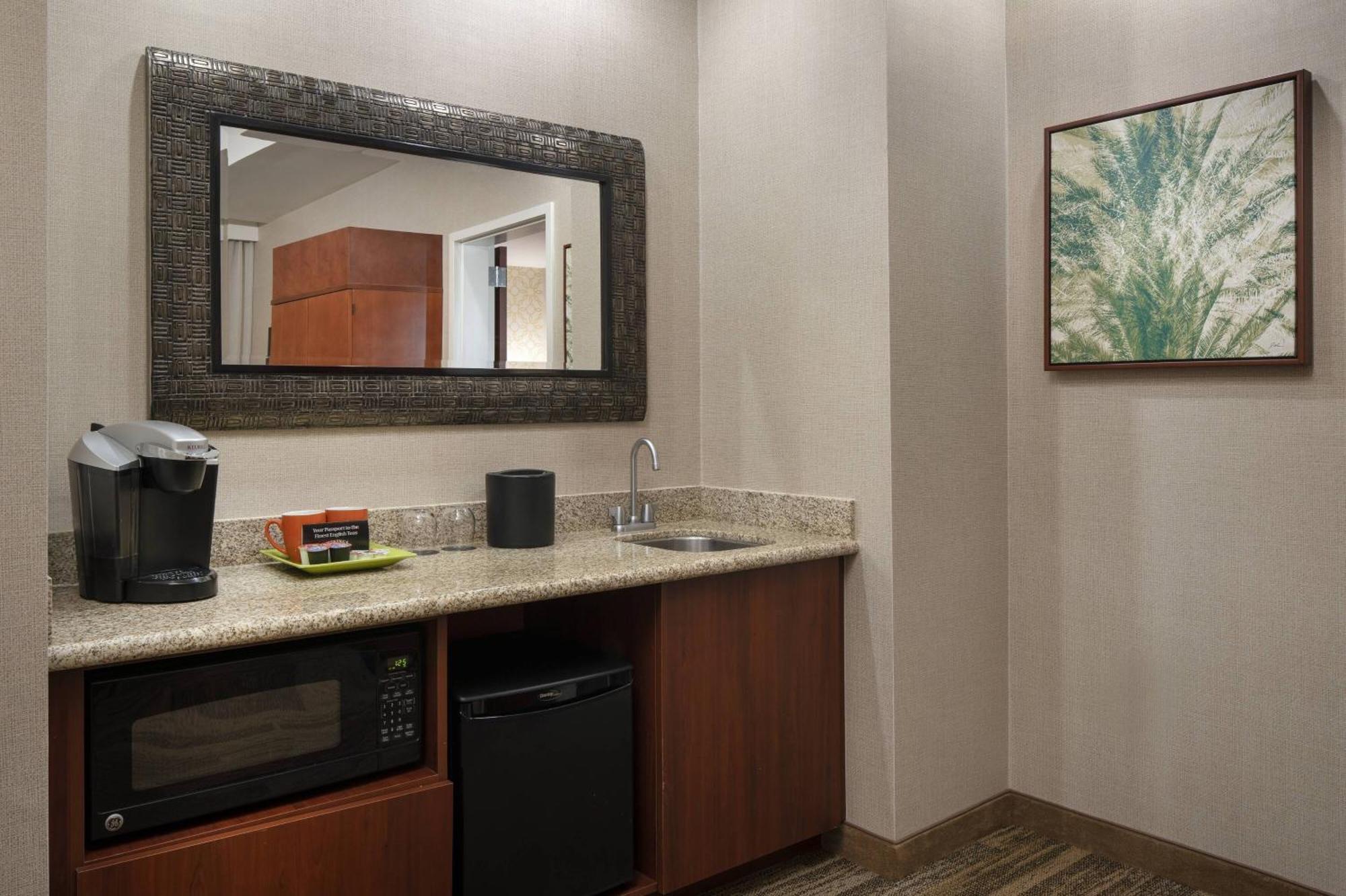 Courtyard By Marriott Santa Barbara Goleta Hotell Exteriör bild