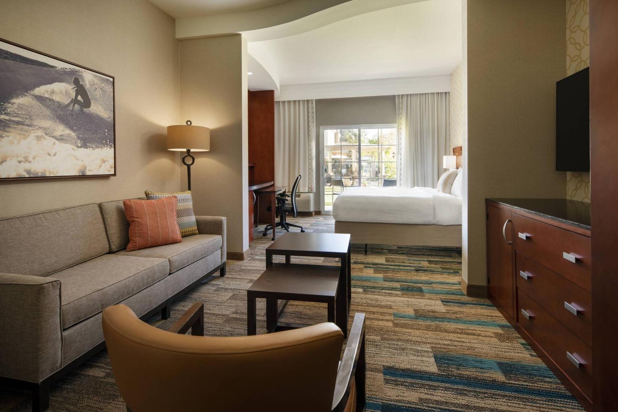 Courtyard By Marriott Santa Barbara Goleta Hotell Exteriör bild