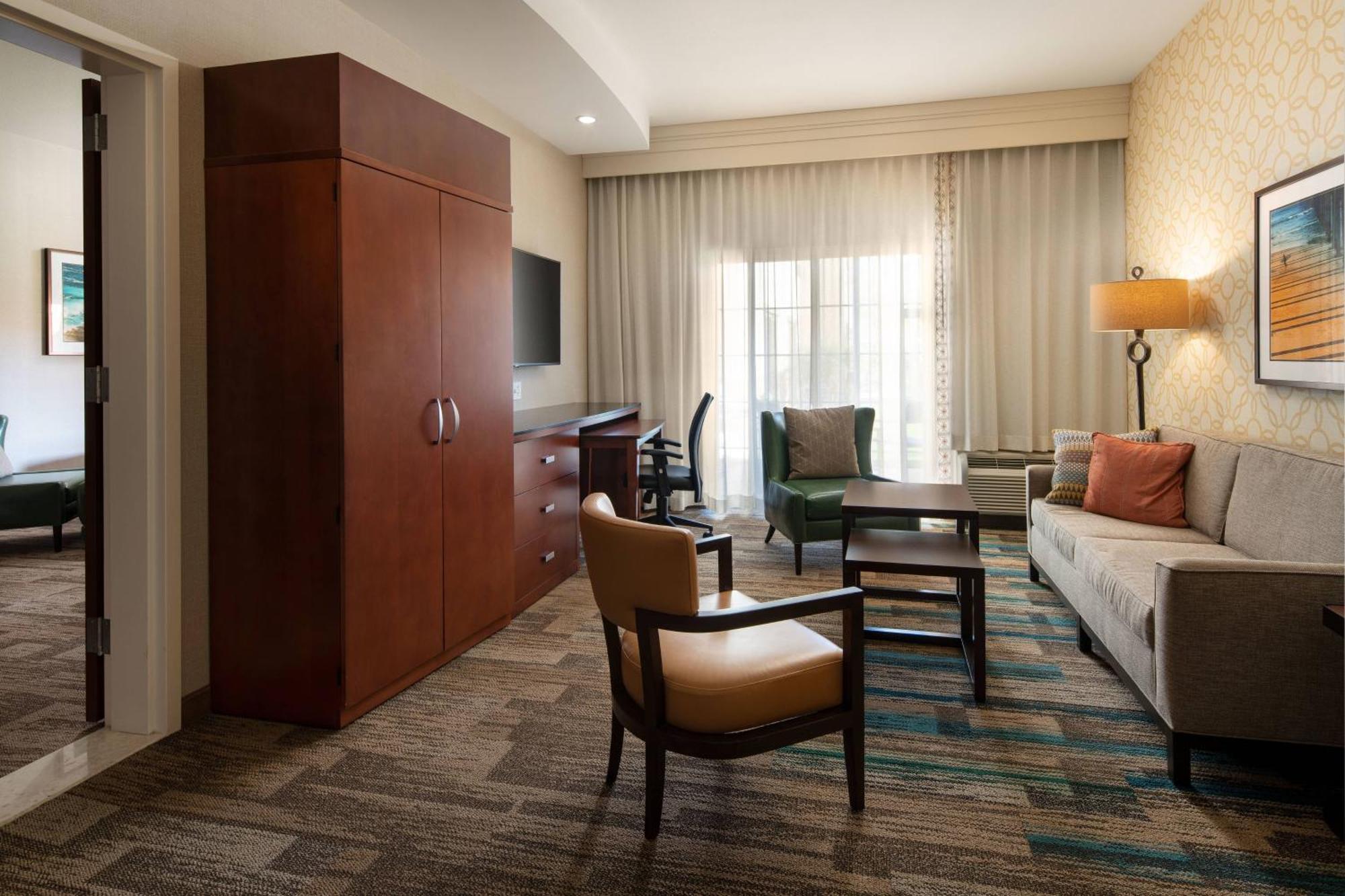 Courtyard By Marriott Santa Barbara Goleta Hotell Exteriör bild