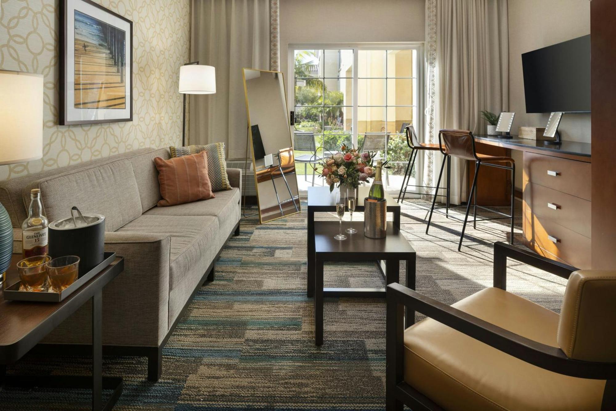 Courtyard By Marriott Santa Barbara Goleta Hotell Exteriör bild