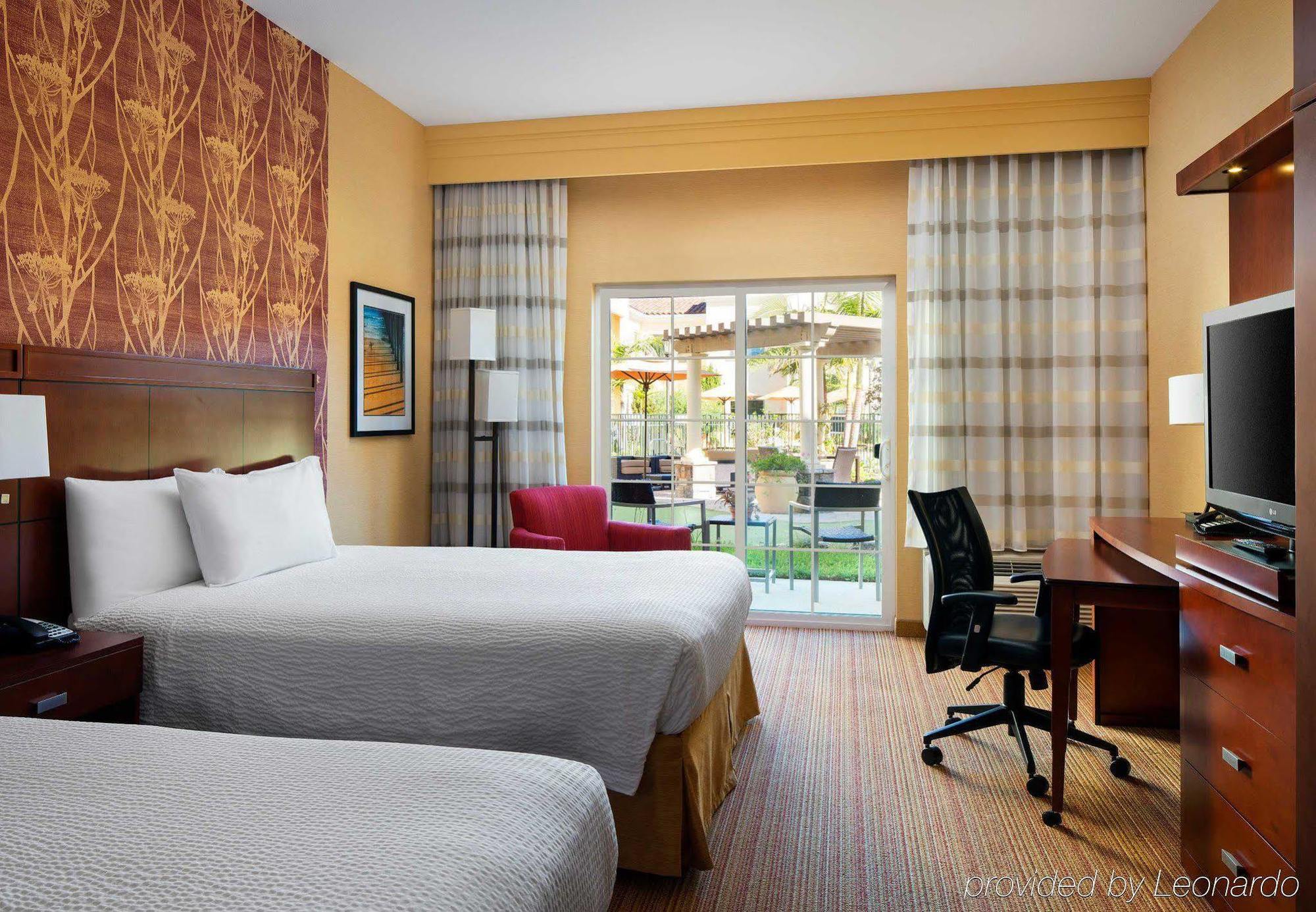 Courtyard By Marriott Santa Barbara Goleta Hotell Exteriör bild
