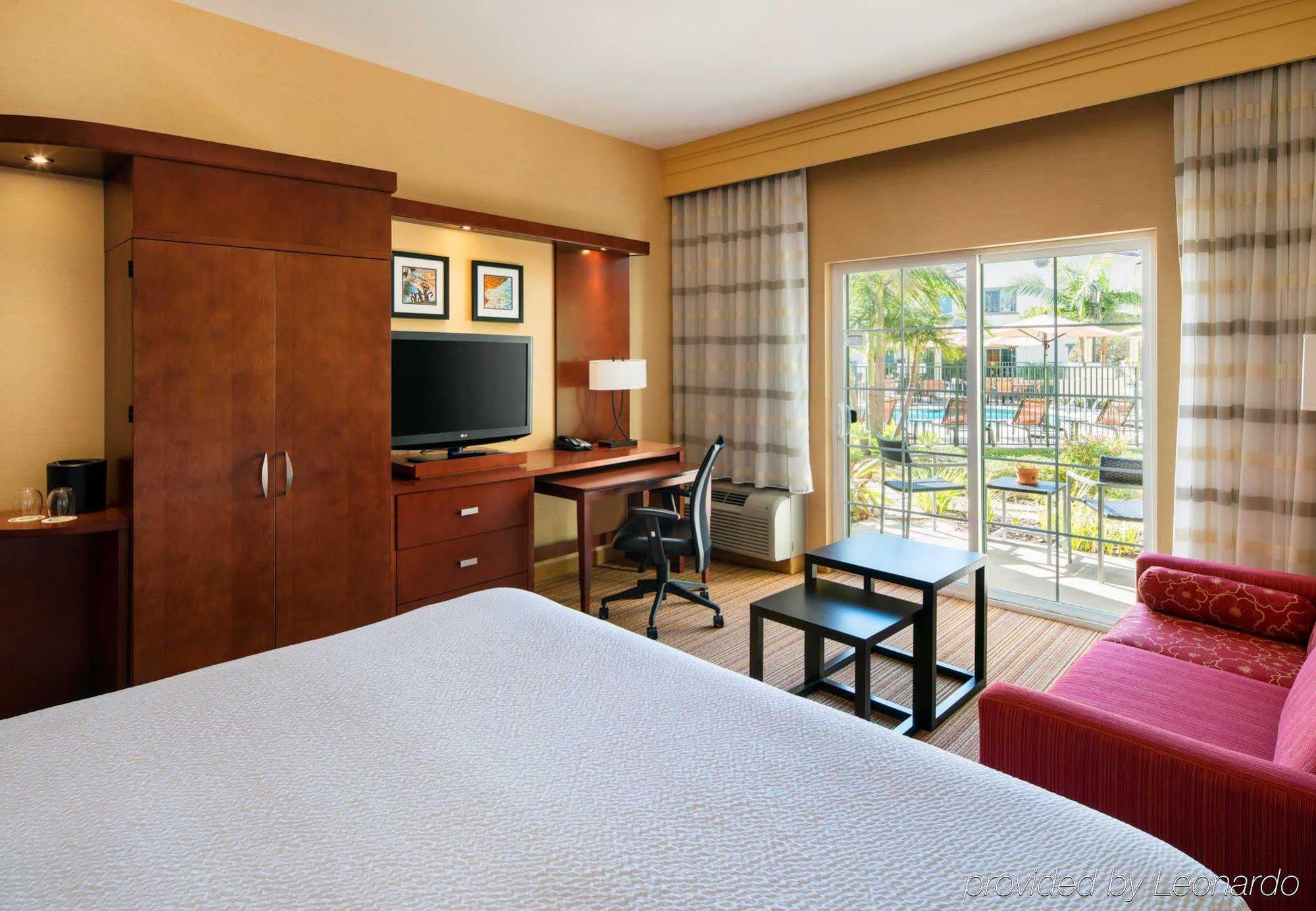 Courtyard By Marriott Santa Barbara Goleta Hotell Exteriör bild