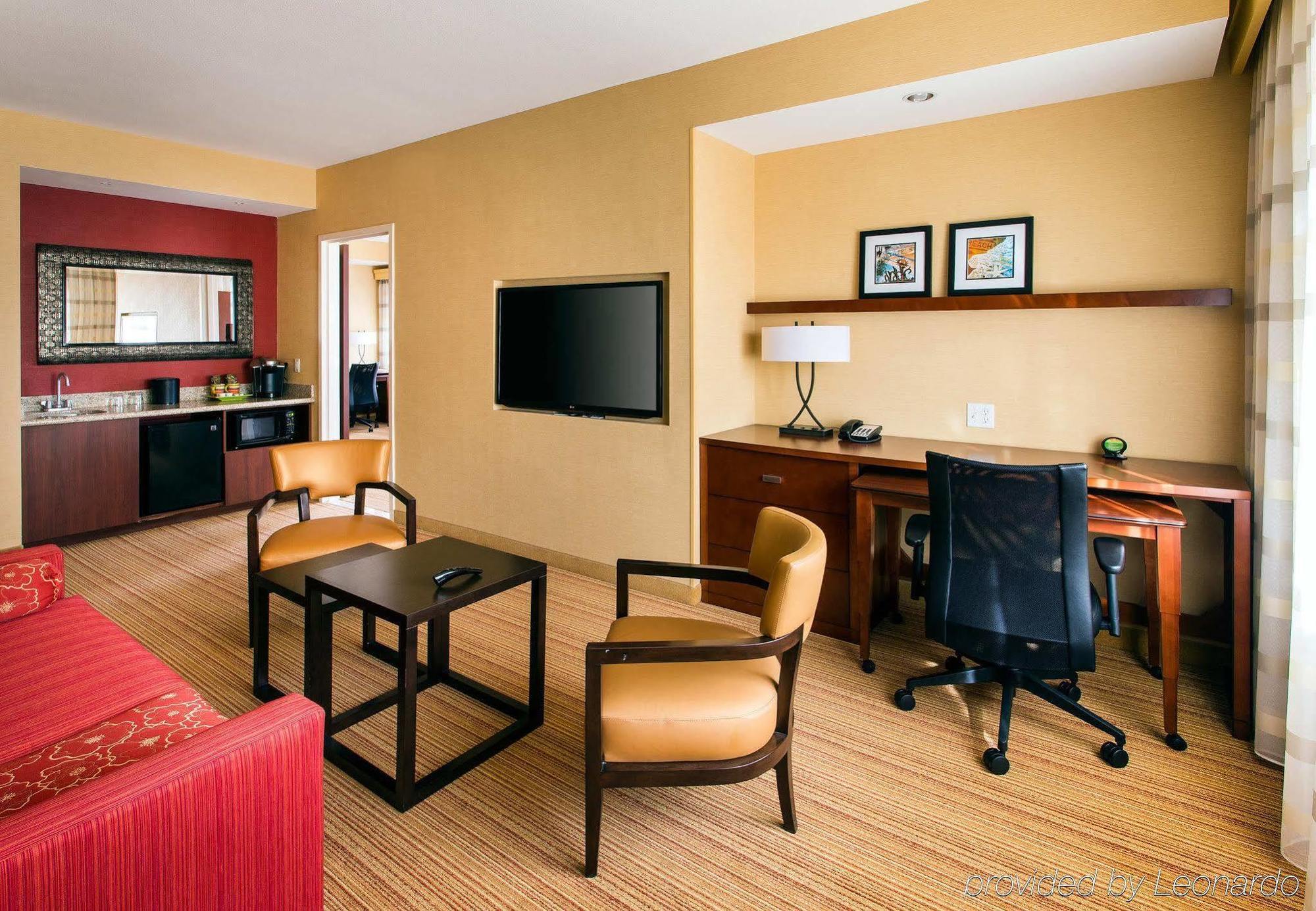 Courtyard By Marriott Santa Barbara Goleta Hotell Exteriör bild