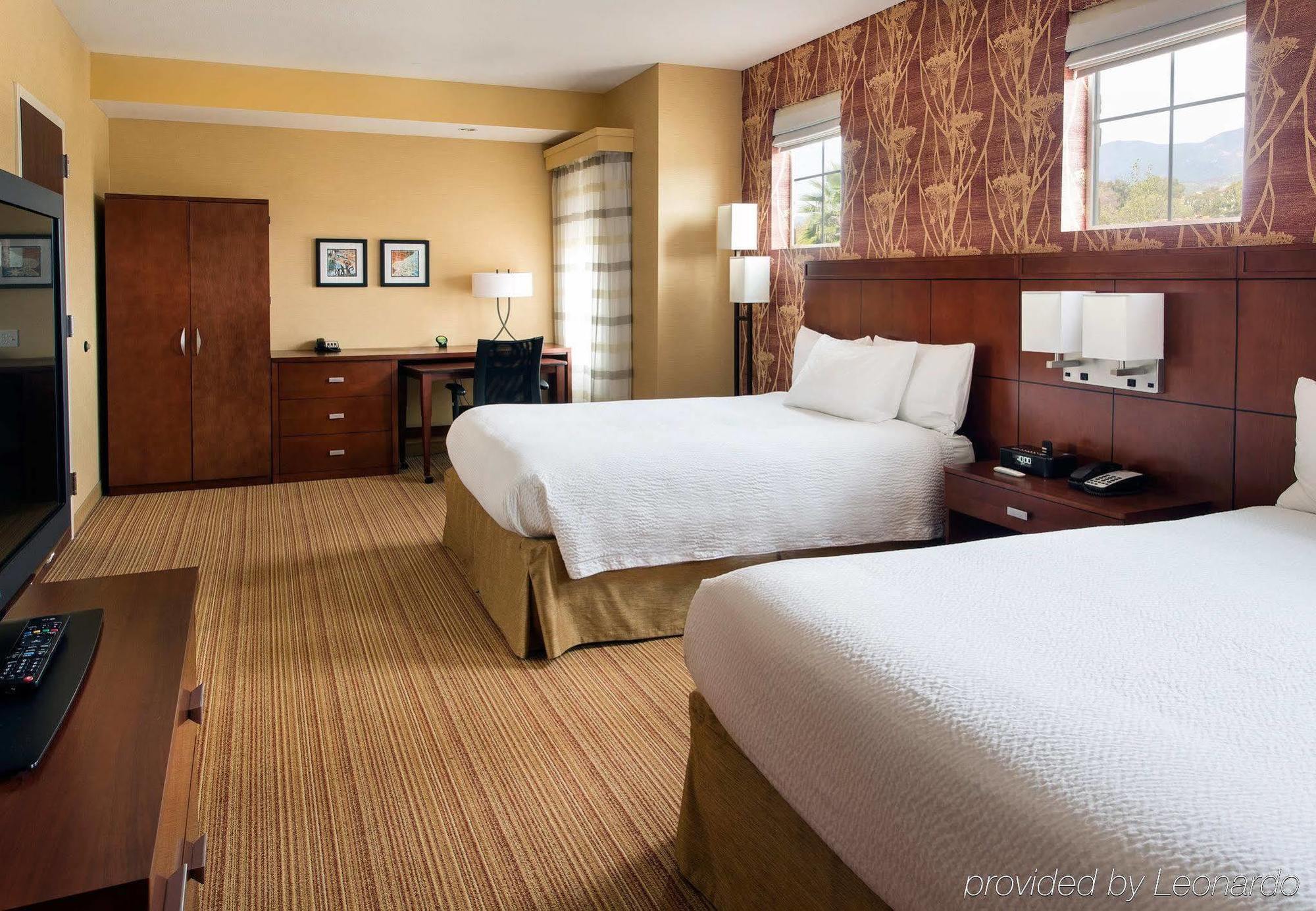 Courtyard By Marriott Santa Barbara Goleta Hotell Exteriör bild