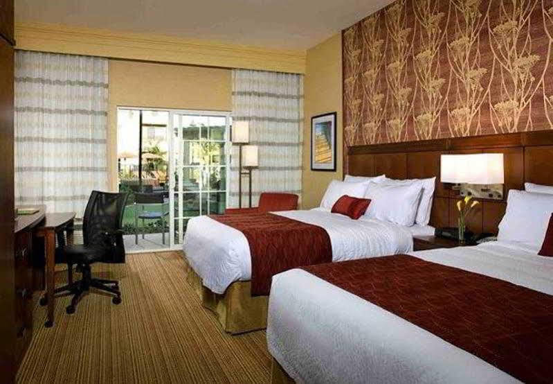 Courtyard By Marriott Santa Barbara Goleta Hotell Exteriör bild